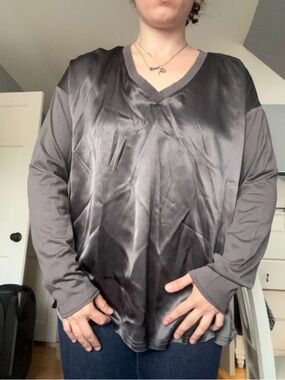 GO BY GO SILK Gray Long Sleeve V-Neck Satin Front Tee